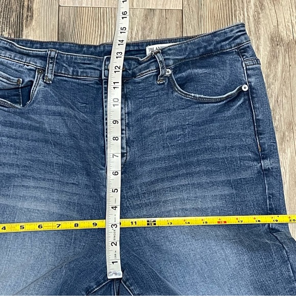 Blank NYC The Madison High Rise Crop Distressed Straight Leg Jeans Size 32 - Picture 8 of 11